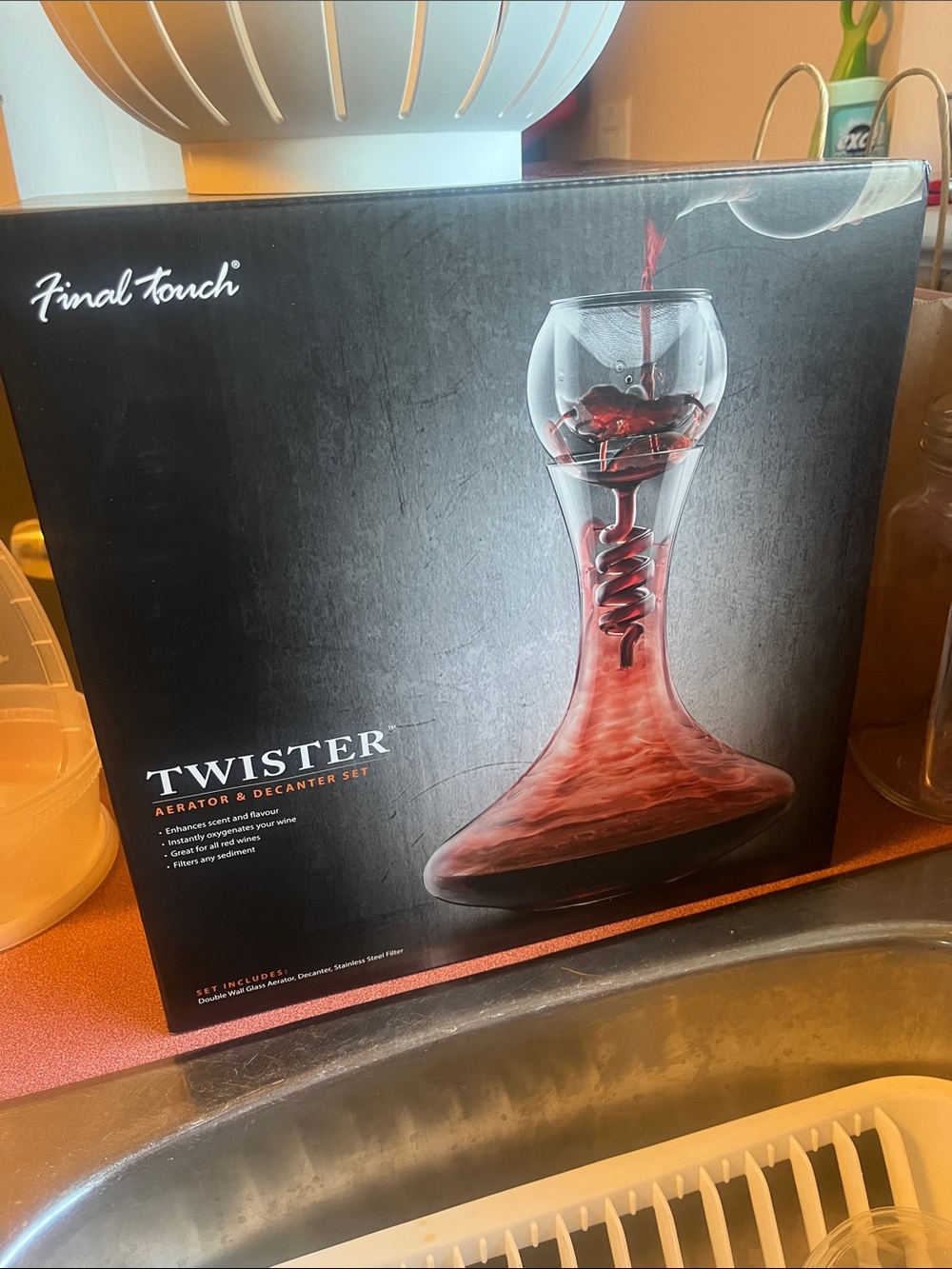 Final Touch Twister Aerator & Decanter Set - Clear Glass with Red Wine